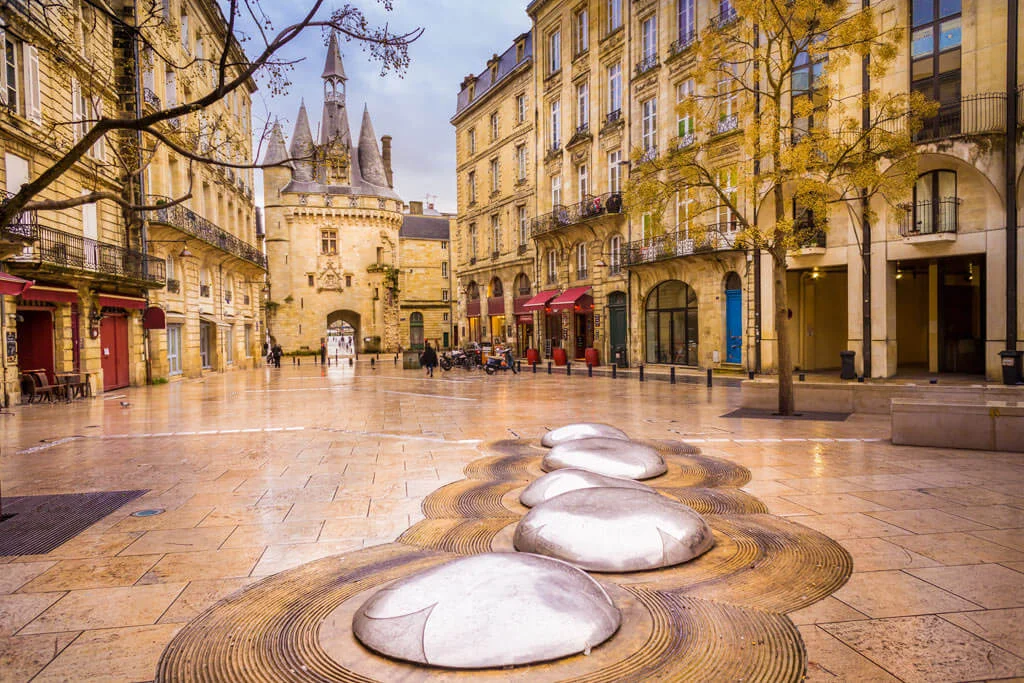 Get weed in Bordeaux - cannabis travel guide header image for Bordeaux, France