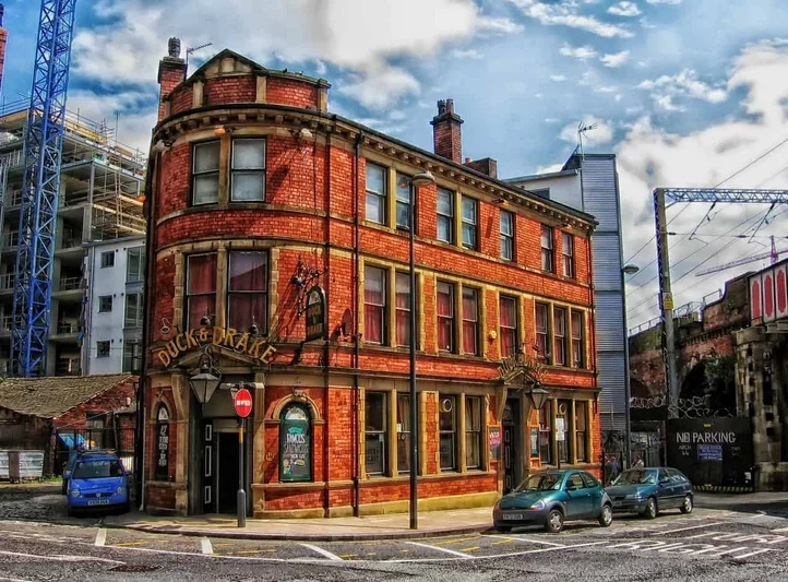 Get weed in Leeds - cannabis travel and legal guide header image