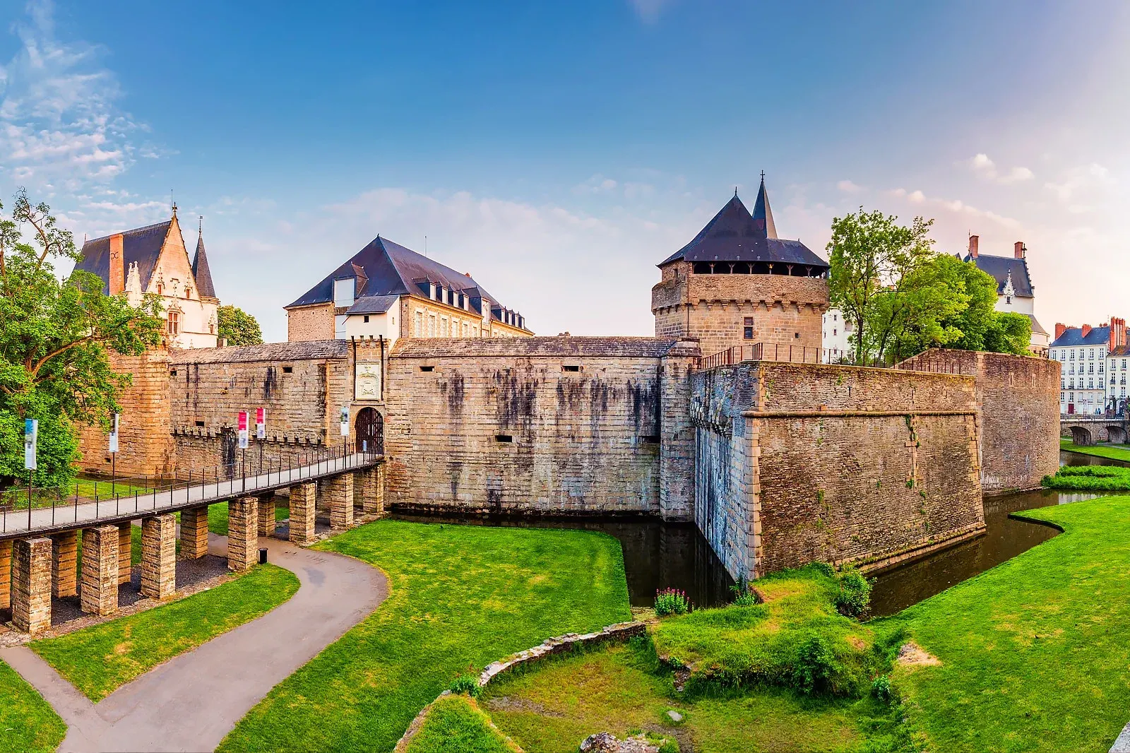 Get weed in Nantes - 2026 cannabis travel guide