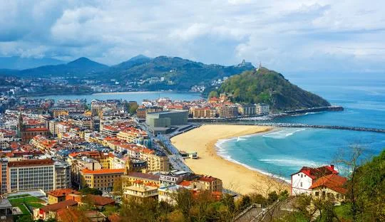 How to get weed in San Sebastian - 2026 cannabis travel guide header image showing scenic Basque city vibes