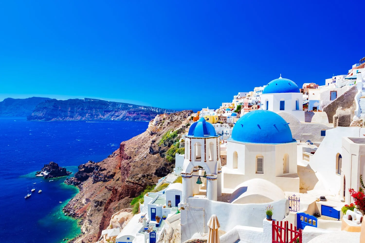 Get weed in Santorini - Stunning view of Santorini's iconic whitewashed buildings and caldera at sunset